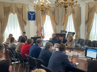 Александр Бондаренко и Ирина Видина приняли участие в заседании трехсторонней комиссии по регулированию социально-трудовых отношений